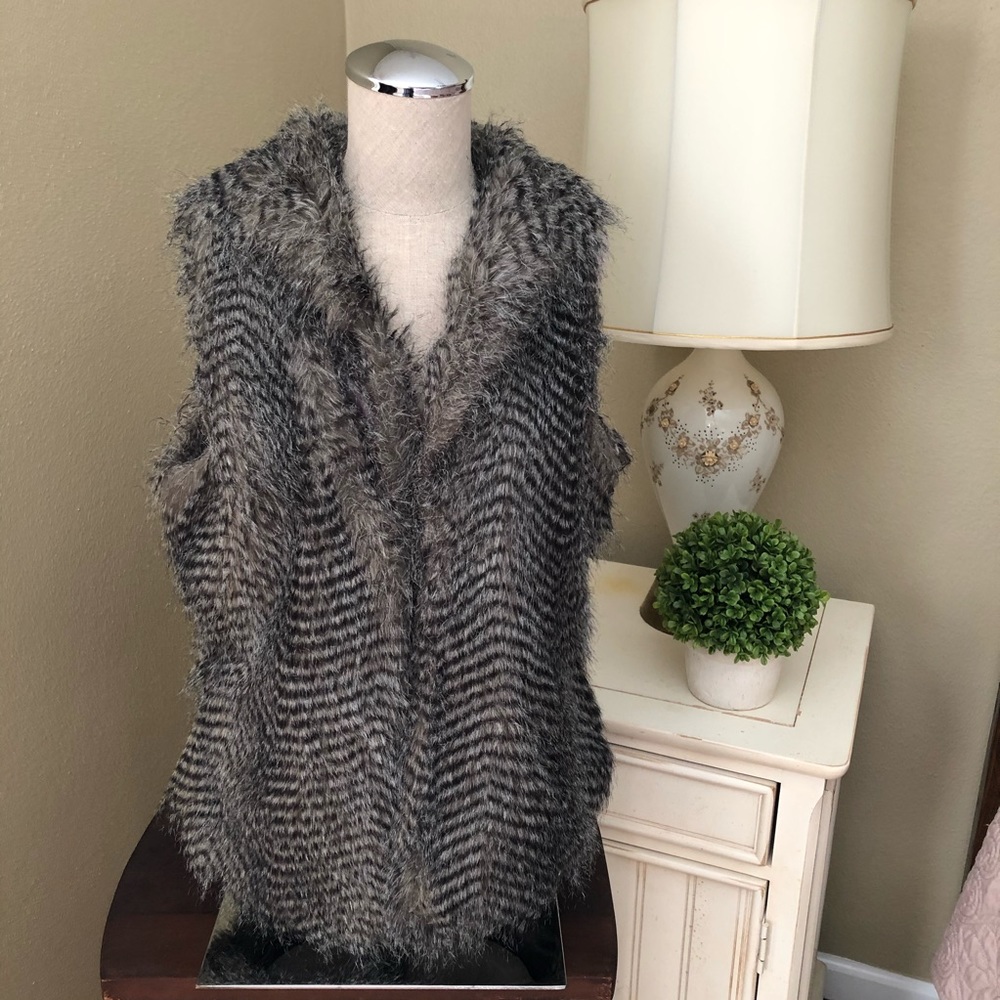 Francesca’s Fur Vest SZ L
